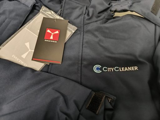 Bestickte Softshell-Jacke