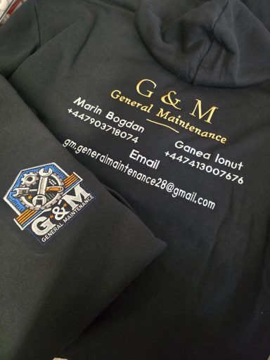 Hoodies mit gesticktem Firmenlogo