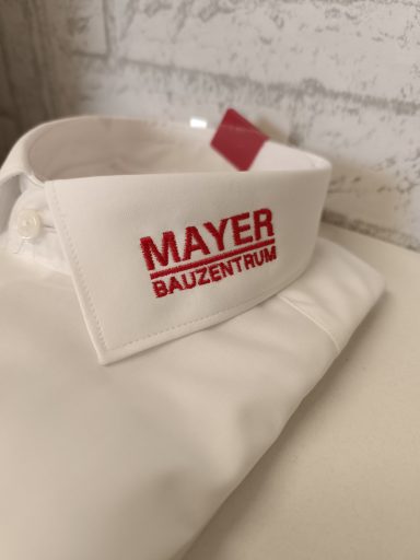 Hemdkragen mit Logo bestickt