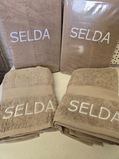 Bestickte Handtücher, Umhänge, Schürzen