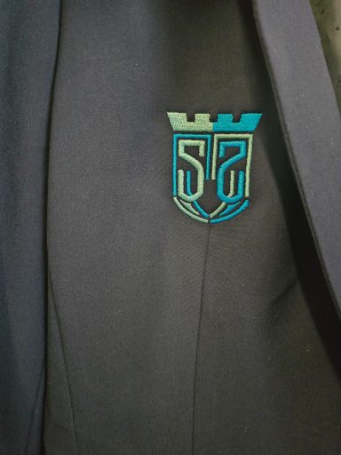 Blazer mit Firmenlogo